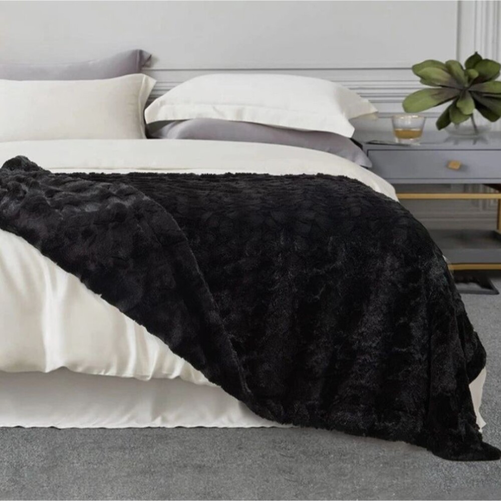 TOONOW Faux Fur Luxury Throw Blanket,Double Side Soft Fluffy Fuzzy Blanket Black - Picture 4 of 5